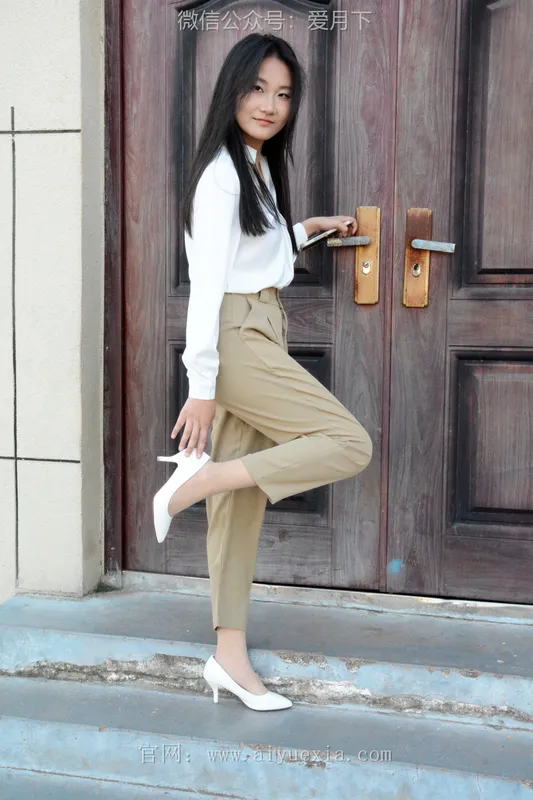 爱月下 NO.005 恰恰展示一下平时出去工作中使用的工作装。略显成熟！ - 爱月下